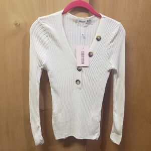 NWT
MISSGUIDED V-NECK RIB KNIT 4 BUTTON SWEATER
Sz 6